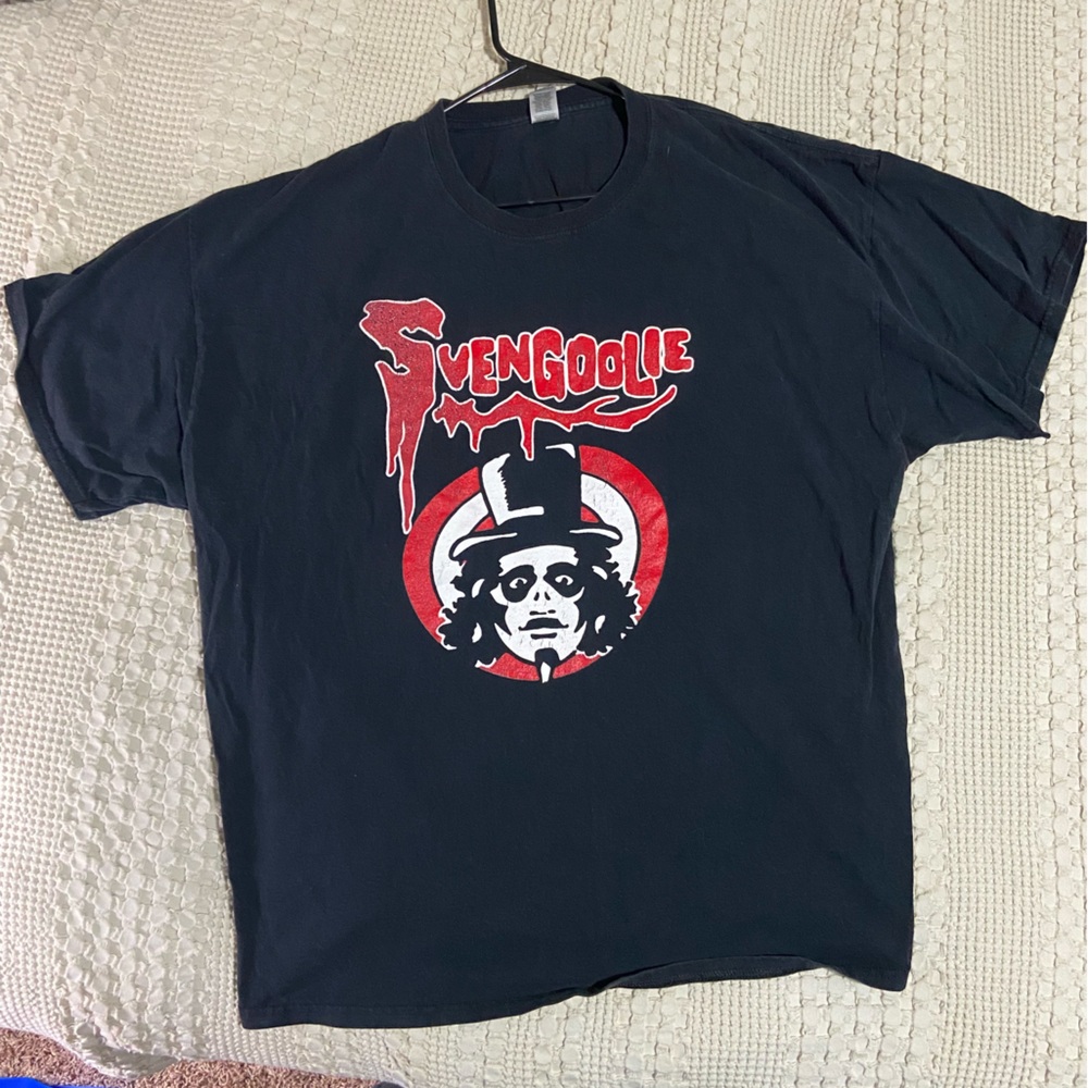 Black tee